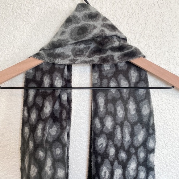 Croft & Barrow Leopard Print Cozy Fringe Boho Soft Blanket Scarf - Picture 6 of 9